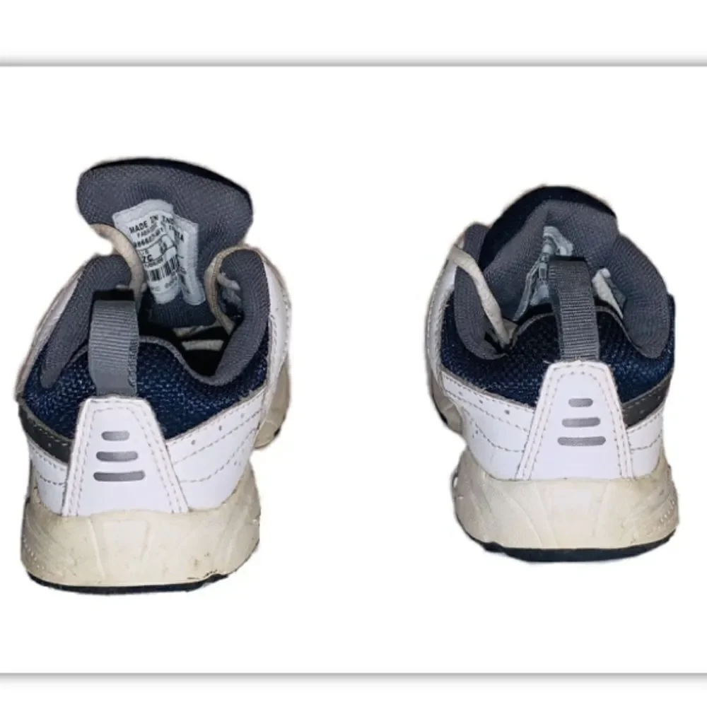 Boys Nike Advantage Runner shoes size 7c
